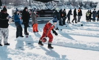 Competitors playing Bowl Hole