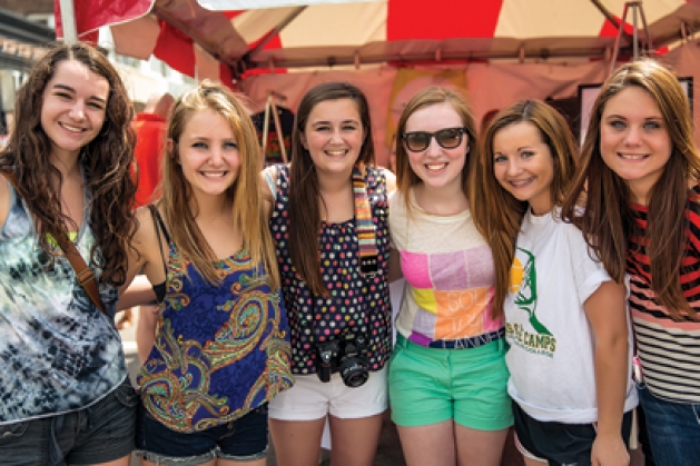 Sarah Spanier, Maddie Richter, Lucy Emmer, Claire Kapischke, Kate Brask and Emily Taylor