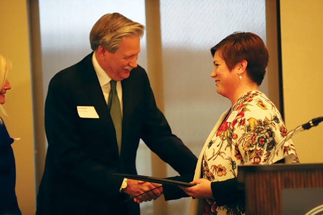 Mayor Jim Hovland shakes a volunteer's hand.