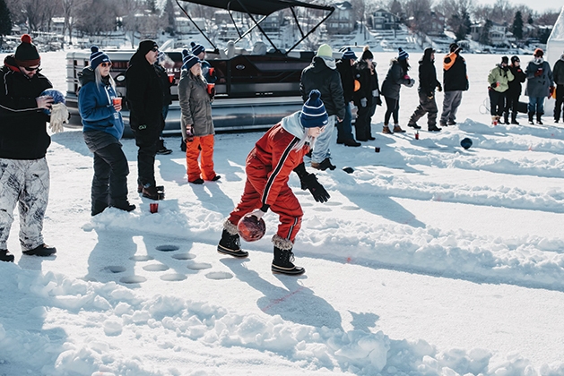 Competitors playing Bowl Hole