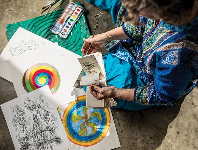 An artist paints in watercolor at the Edina Art Center