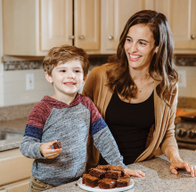 Taylor Ellingson eats brownies with her child.